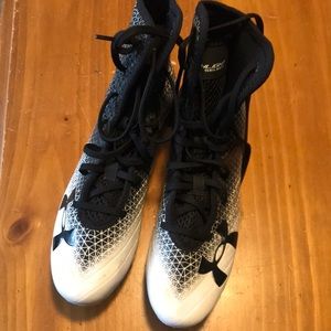 Highlight select Under Armour high top women’s cleats